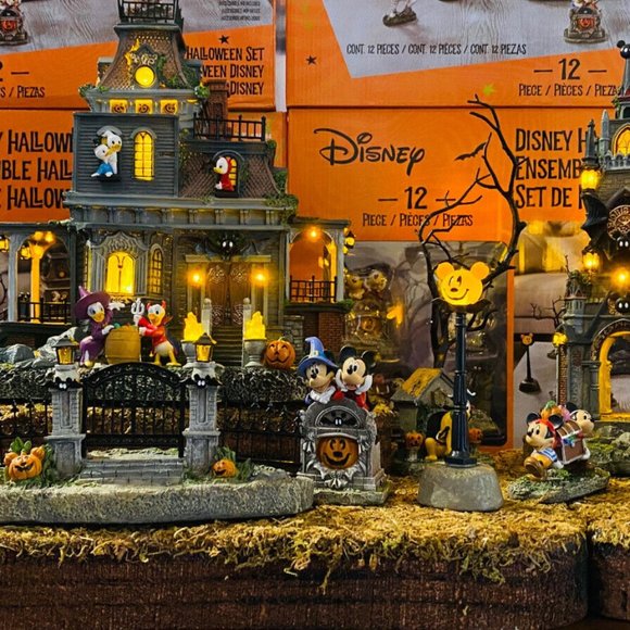New Disney Halloween Village 12 piece set - Picture 1 of 5